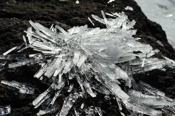 Крупним Планом Знімок Кристалізованого Льоду Скелі — стокове фото