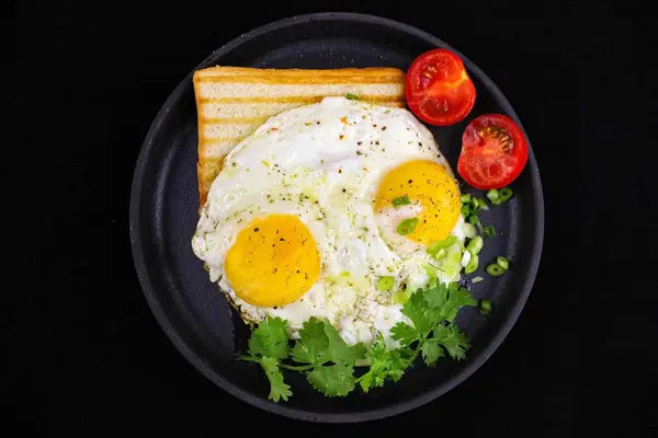 Café Manhã Saudável Com Pão Torrado Ovos Fritos Tomates Cereja — Fotografia de Stock