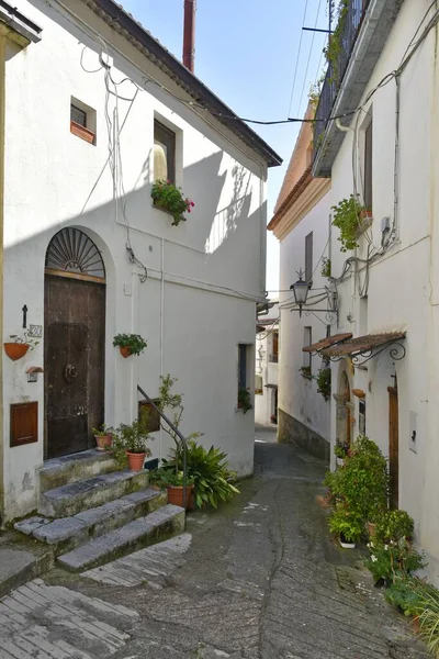 Een Verticale Van Een Smalle Straat Oude Huizen Aieta Dorp — Stockfoto