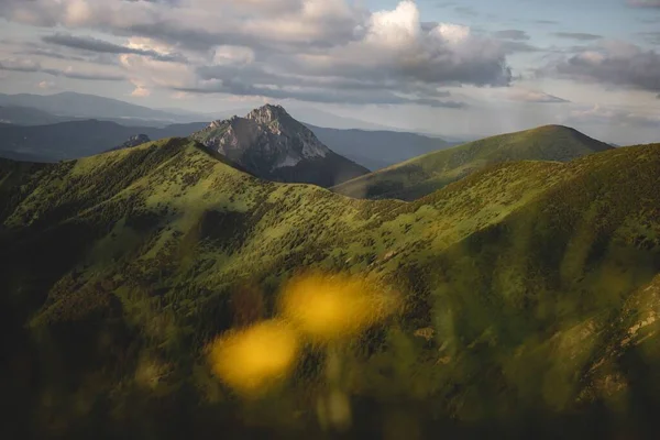 Una Bella Scena Jakub Montagna Slovacchia Sotto Cielo Grigio Nuvoloso — Foto Stock