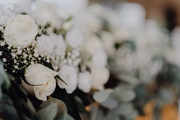 Düğün Resepsiyonu Için Güzel Çiçeklerin Yakın Plan Fotoğrafı — Stok fotoğraf