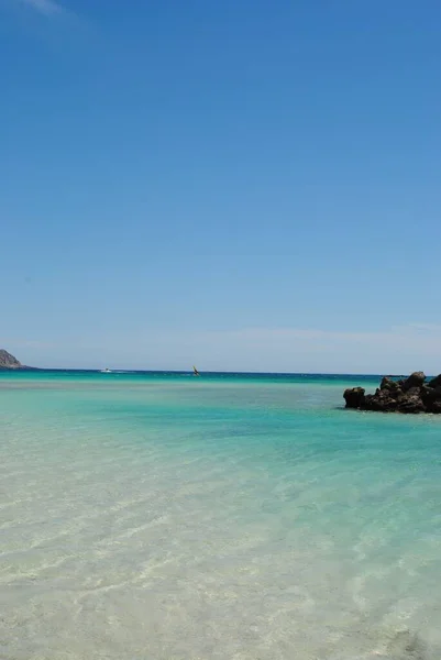 Plano Vertical Hermosa Playa Elafonissi Bajo Cielo Azul Día Soleado —  Fotos de Stock