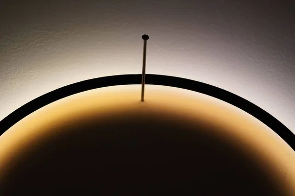 Black Wooden Light Circle Projecting Beautiful Light — Stock Photo, Image