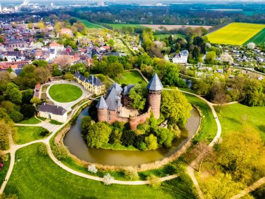 Linn Kalesi 'nin Krefeld, Almanya' daki havadan çekilmiş bir fotoğrafı.