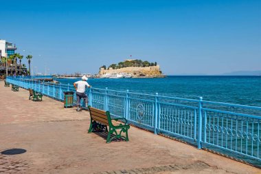Aydın 'ın Kusadasi Şatosu' nun Aydın ilçesindeki bariyerinden güzel bir atış.