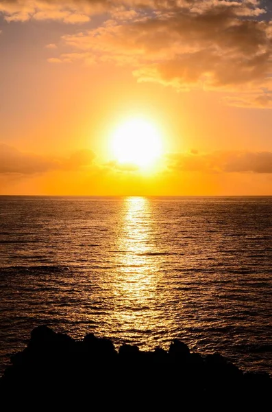 太陽はテネリフェ島の大西洋に沈むカナリア諸島スペイン — ストック写真