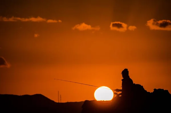 Fischer Angelrute Silhouette Bei Orange Sunset — Stockfoto