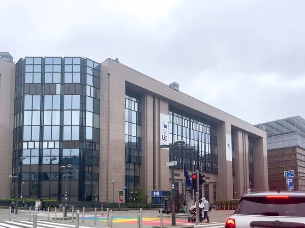 比利时布鲁克斯勒的欧洲联盟议会大楼外 — 图库照片