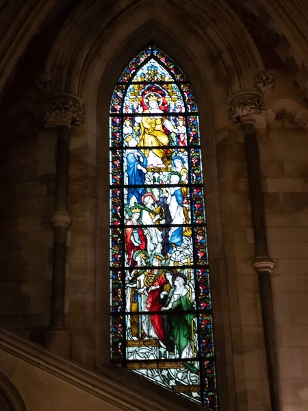 Красивый Классический Дизайн Цветного Церковного Окна — стоковое фото