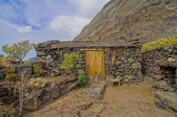 中世の村の放棄された石造りの家の外観エルヒエロ島スペイン — ストック写真