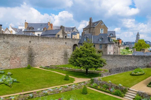 Vannes Frankrijk Middeleeuwse Stad Bretagne Uitzicht Wallen Tuin Met Bloembed — Stockfoto