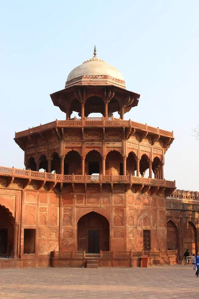 Plano Vertical Del Edificio Rojo Dentro Taj Mah —  Fotos de Stock