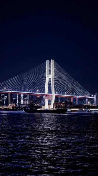 Pionowe Ujęcie Nanpu Bridge Szanghaju Chiny Nocy Pod Bezchmurnym Niebem — Zdjęcie stockowe