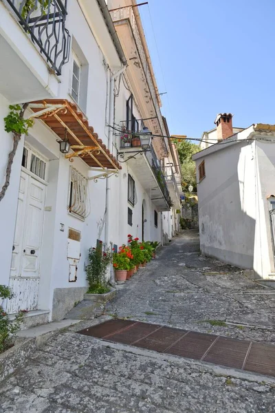 Uma Vertical Uma Rua Estreita Casas Antigas Aldeia Aieta Região — Fotografia de Stock