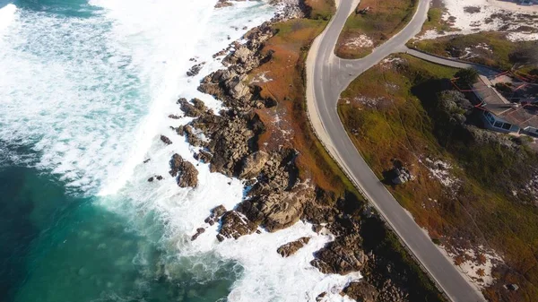 Aerial View Wide Road Strong Waves Rocky Beach — Stock Photo, Image