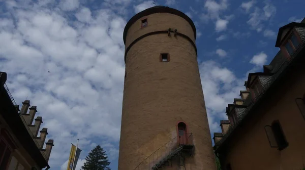 Uma Vista Baixo Ângulo Histórica Torre Castelo Mespelbrunn Alemanha — Fotografia de Stock