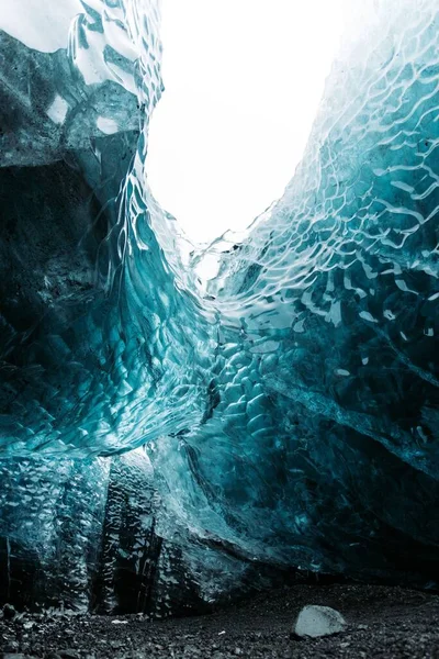 Disparo Vertical Una Cueva Hielo Cristal Azul Islandia — Foto de Stock