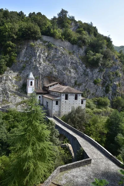 Talya Nın Calabria Bölgesindeki Papasidero Köyündeki Küçük Bir Kiliseye Karşı — Stok fotoğraf