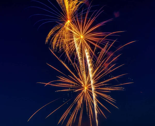 Das Festliche Feuerwerk Dunklen Himmel Perfekt Für Den Hintergrund — Stockfoto