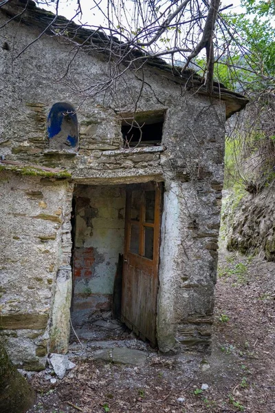 Vertical Shot Old Abandoned Rural House — Stock Photo, Image