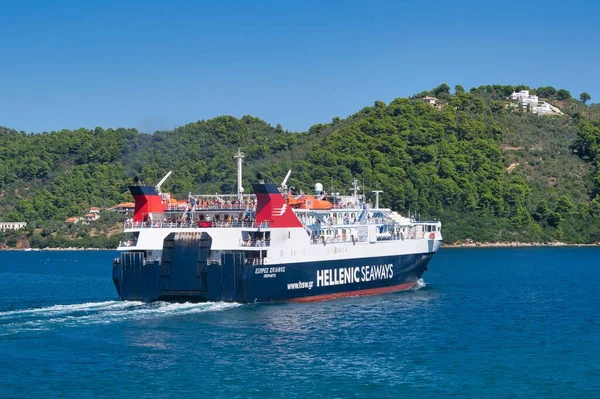 Skiathos Express Ferry Vertrekt Vol Passagiers Vanuit Haven Van Skiathos — Stockfoto