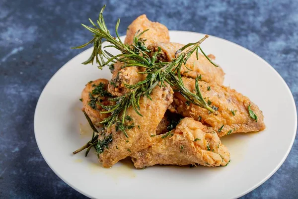 Garlic Chicken Wings White Plate — Stock Photo, Image