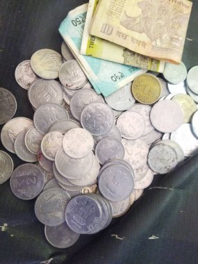 Hindistan 'ın para geçmişi. Halıya para ve notlar