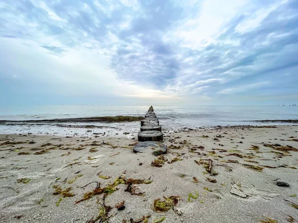 Der Blick Auf Eine Buhne Die Horizont Der Meereslandschaft Verschwindet — Stockfoto
