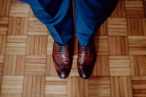 Man Wearing Classy Shoes Pants Standing Parquet — Stock Photo, Image