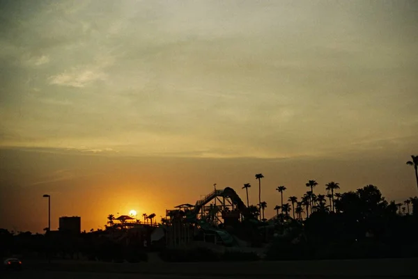 Una Vista Panorámica Una Hermosa Puesta Sol Cielo Nublado Por — Foto de Stock