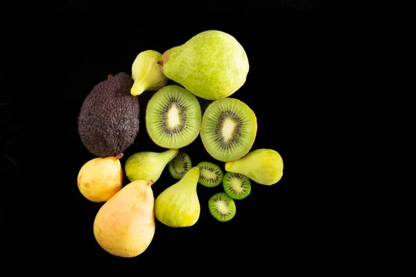 黒を基調とした様々な果実の集合 — ストック写真