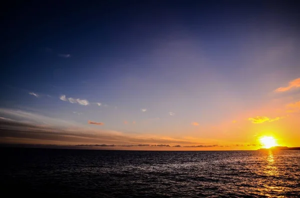 太陽はテネリフェ島の大西洋に沈むカナリア諸島スペイン — ストック写真