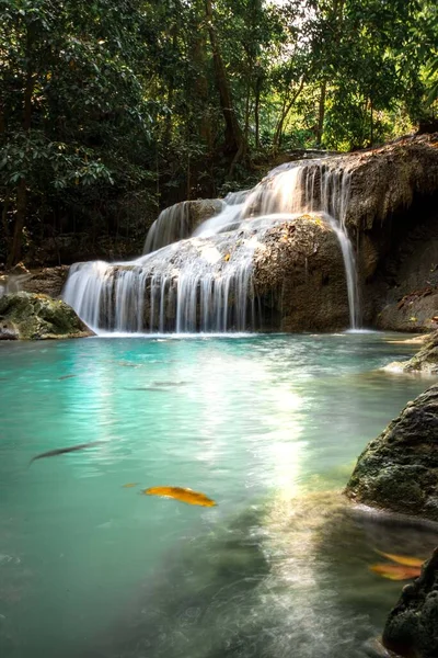 Een Verticaal Schot Van Erawan Falls Waterval Thailand — Stockfoto