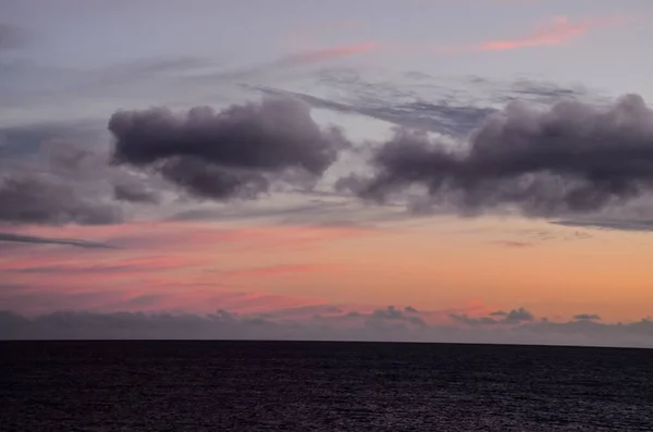 Cloudscape Nubes Colores Atardecer Cerca Del Océano —  Fotos de Stock