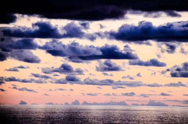 Cloudscape Nubes Colores Atardecer Cerca Del Océano — Foto de Stock