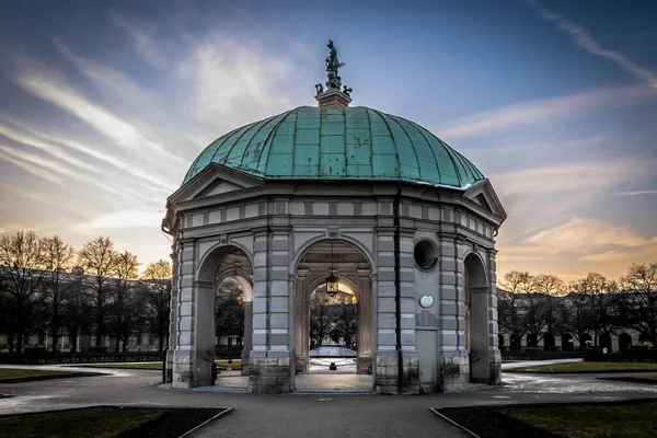 Una Vista Impresionante Dianatempel Contra Fondo Del Cielo Atardecer Munich — Foto de Stock