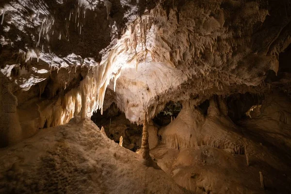 Vertical Shot Karst Beautiful Frasassi Caves Italy — Stock Photo, Image