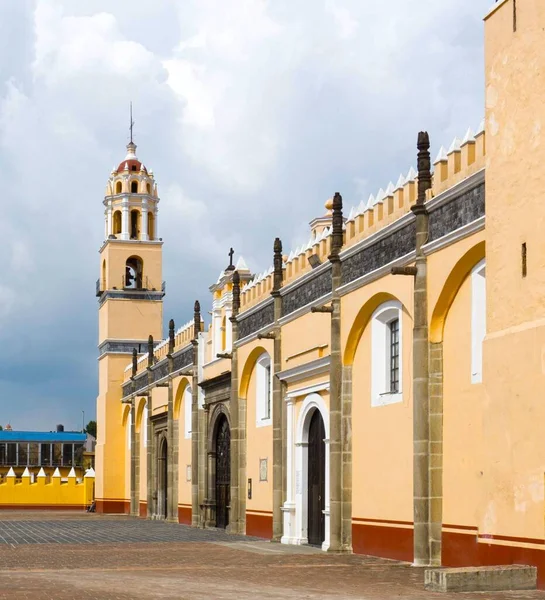 Eine Vertikale Aufnahme Des Convento San Gabriel Arcangel Katholische Kirche — Stockfoto