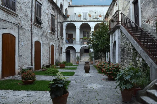 Een Smalle Lege Straat Fornelli Kleine Gemeente Regio Molise Italië — Stockfoto
