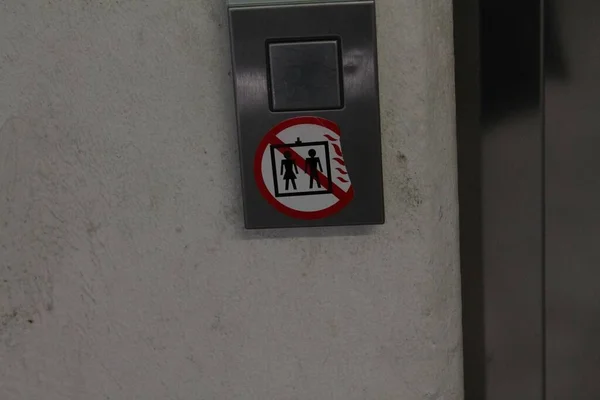 Podepsat Nepoužívat Výtah Při Požáru — Stock fotografie