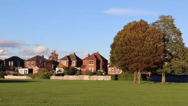 Uitzicht Huizen Het Groene Landschap Riverside Park Southampton Een Zonnige — Stockfoto