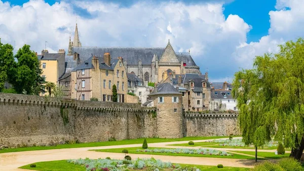 Vannes França Cidade Medieval Bretanha Vista Para Jardim Muralhas Com — Fotografia de Stock