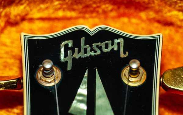 Een Klassieke Gibson Gitaar Tentoongesteld Een Winkel Abingdo Verenigd Koninkrijk — Stockfoto