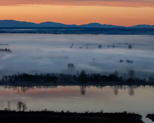 Fascinerande Utsikt Över Den Gyllene Solnedgången Över Havet — Stockfoto