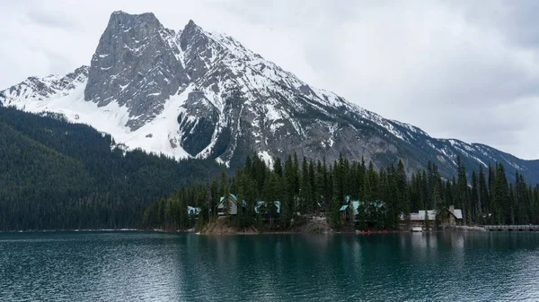 Breathtaking View Mount Burgess Emerald Lake Foreground Canada — Stock Photo, Image