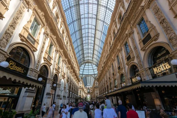 Słynna Galleria Vittorio Emanuele Piękny Letni Dzień Mediolanie — Zdjęcie stockowe