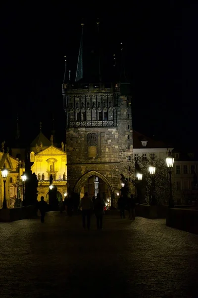 Uma Foto Vertical Ponte Saint Charles Cidade Praga República Tcheca — Fotografia de Stock