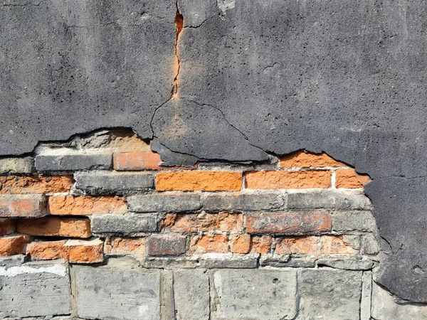 Старая Кирпичная Стена Разрушенной Штукатуркой — стоковое фото