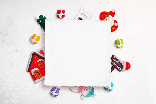 Papel Blanco Con Adornos Navidad Sobre Fondo Blanco Diseño Tarjeta — Foto de Stock