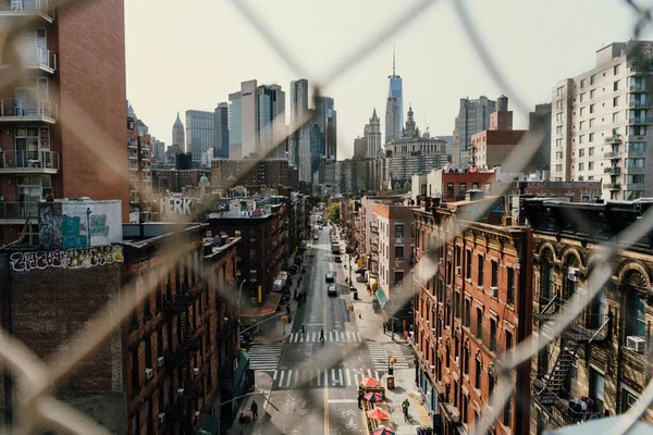Een Prachtig Uitzicht Binnenstad Van Manhattan Achter Een Bekabeld Hek — Stockfoto